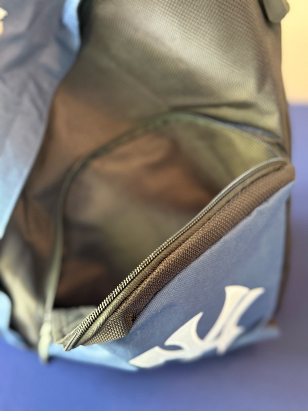 MLB New York Yankees Navy & Black Sling Backpack / overnight travey carry on - Picture 7 of 10